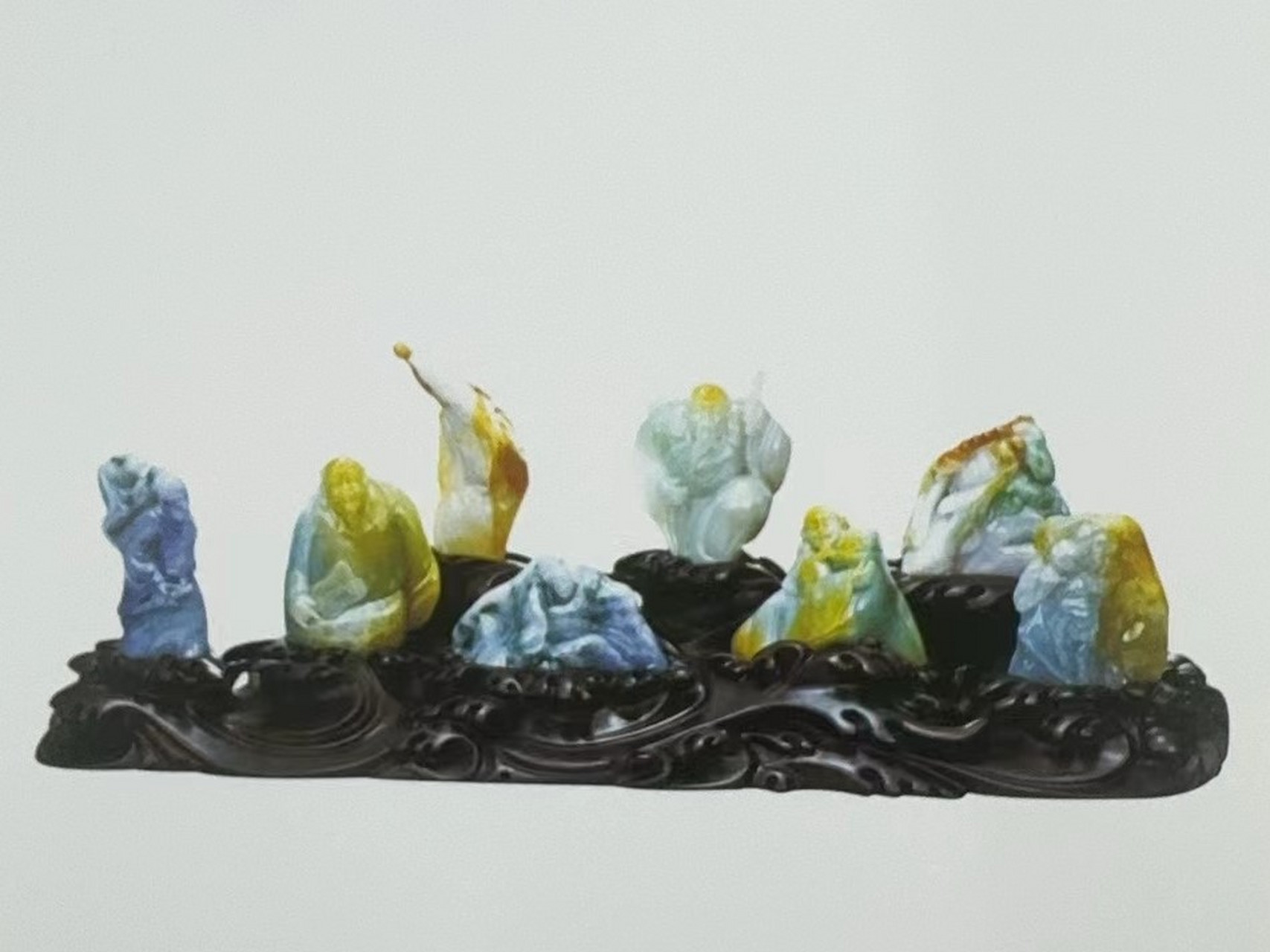 这个摆件名为八仙过海,此摆件由玉雕名家精心设计制作,经过长时间构思