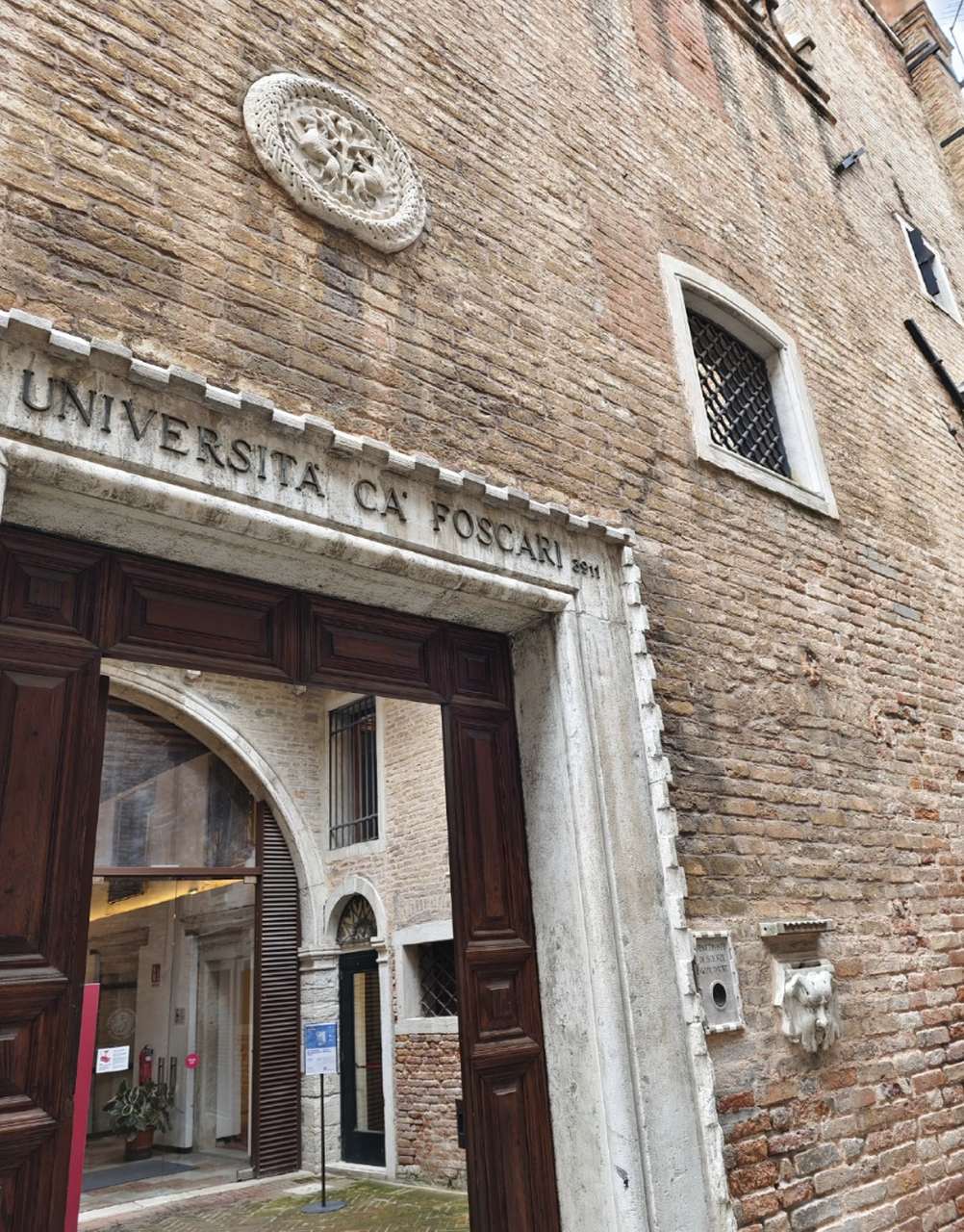 我系同学很多到威尼斯大学做访问学者,我就一直想来看看,威尼斯大学在