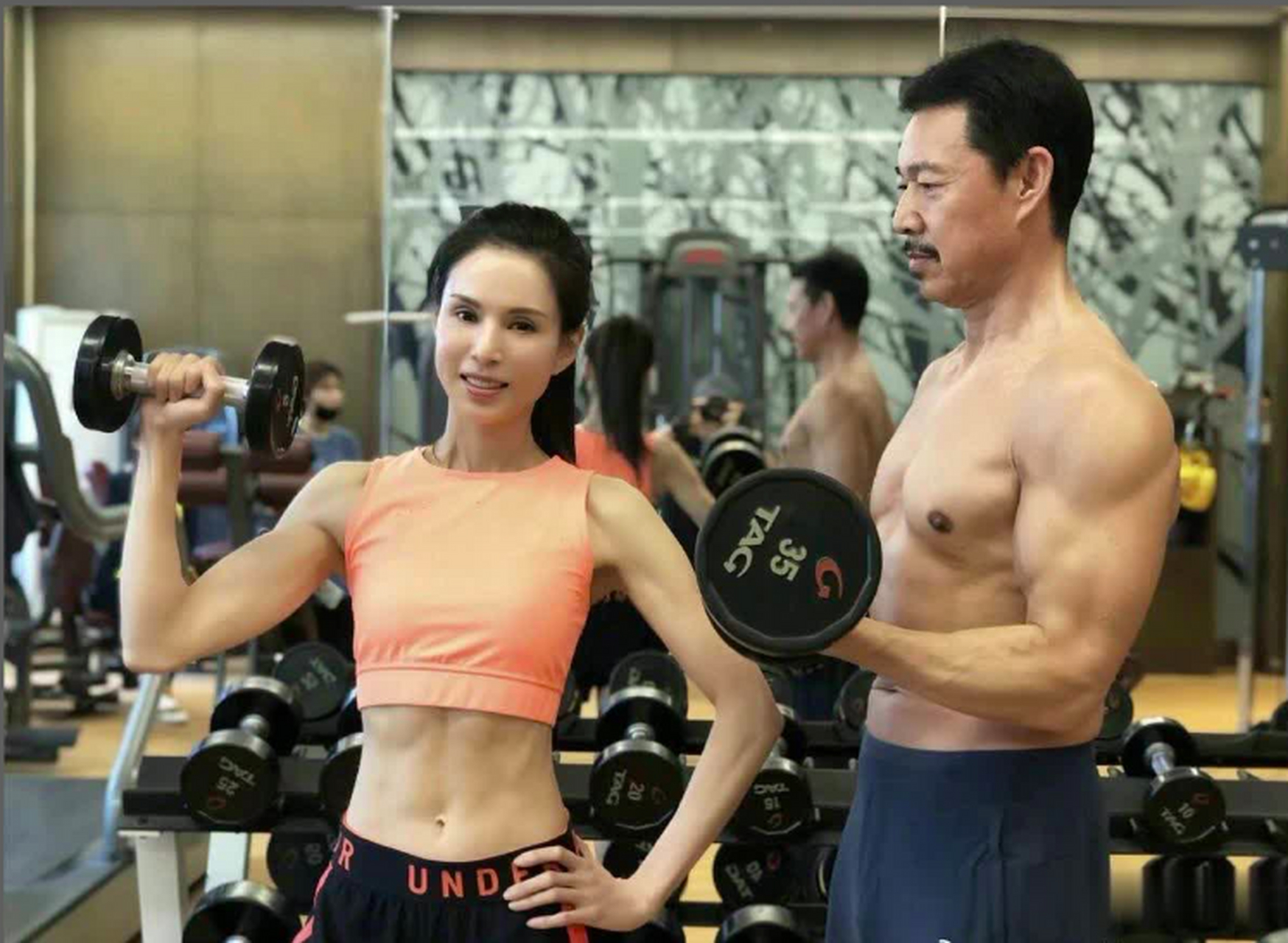 70岁的张丰毅这身肌肉实在令人佩服