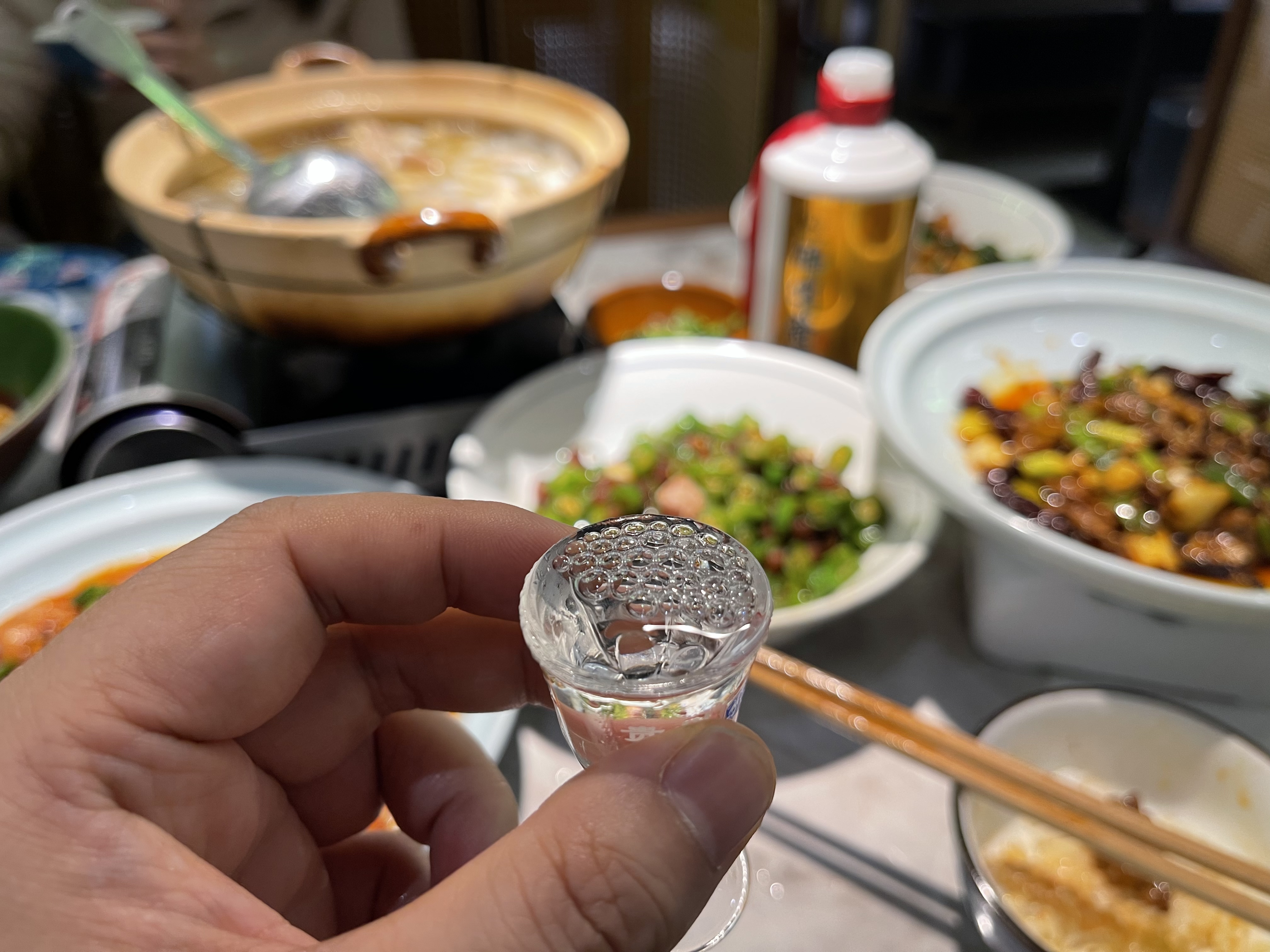 中国人已经喝不动了!喝白酒的那批大爷老了,白酒的时代要结束了吗?