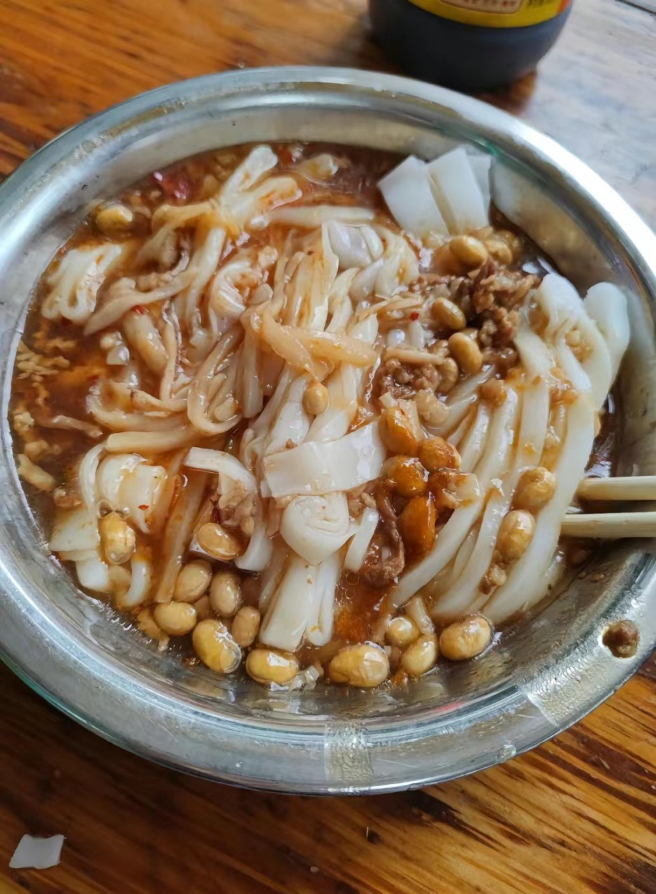 百色市乐业县的苗苗干捞粉店,早餐首选.