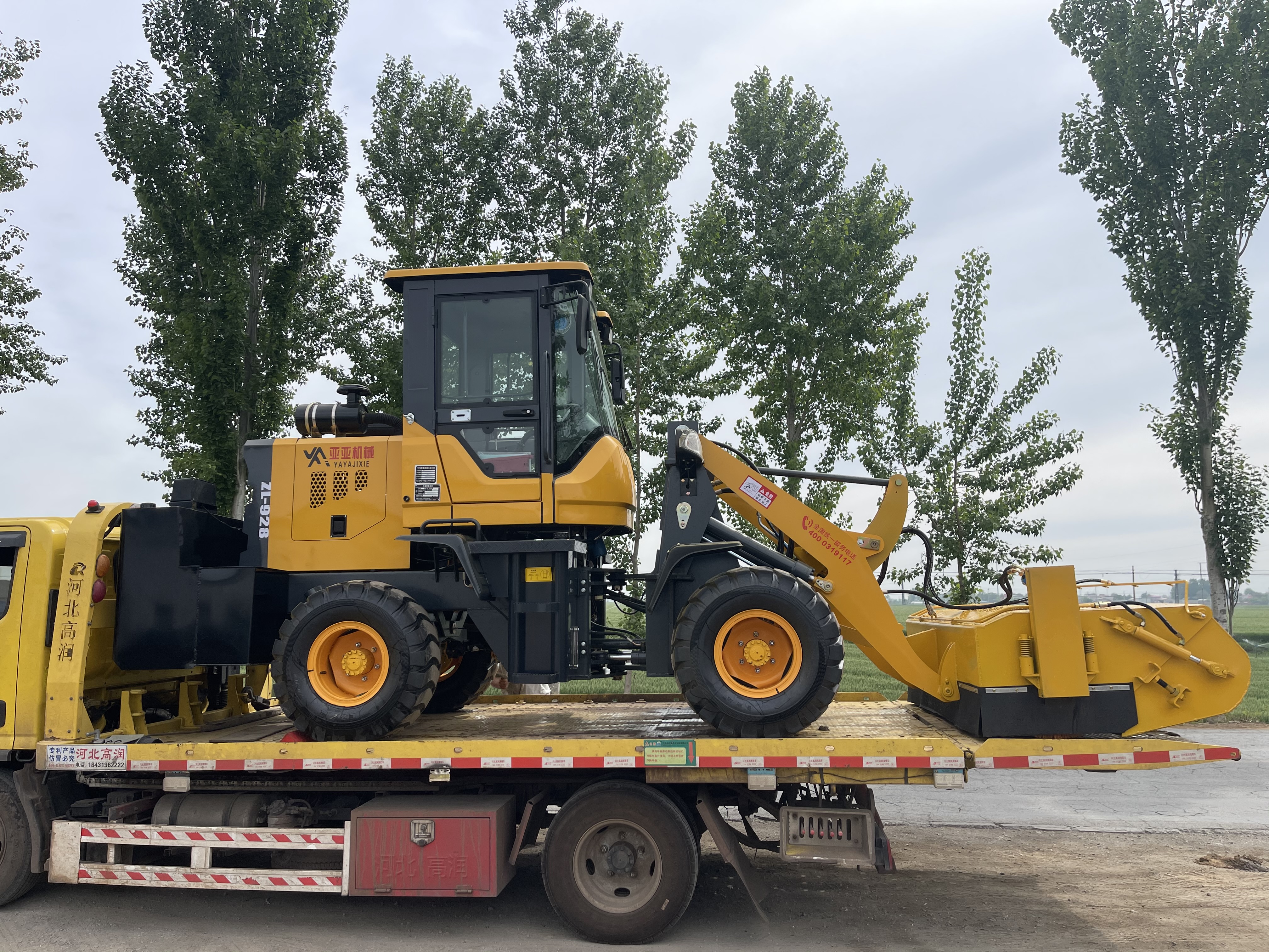 铲车式封闭扫路机 装载机扫路机清扫器铲车清扫器