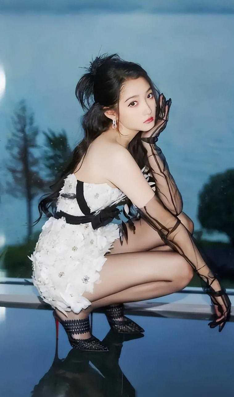 倪妮,关晓彤,安妮·海瑟薇:猫系女星的优雅神秘性感与野性诱惑
