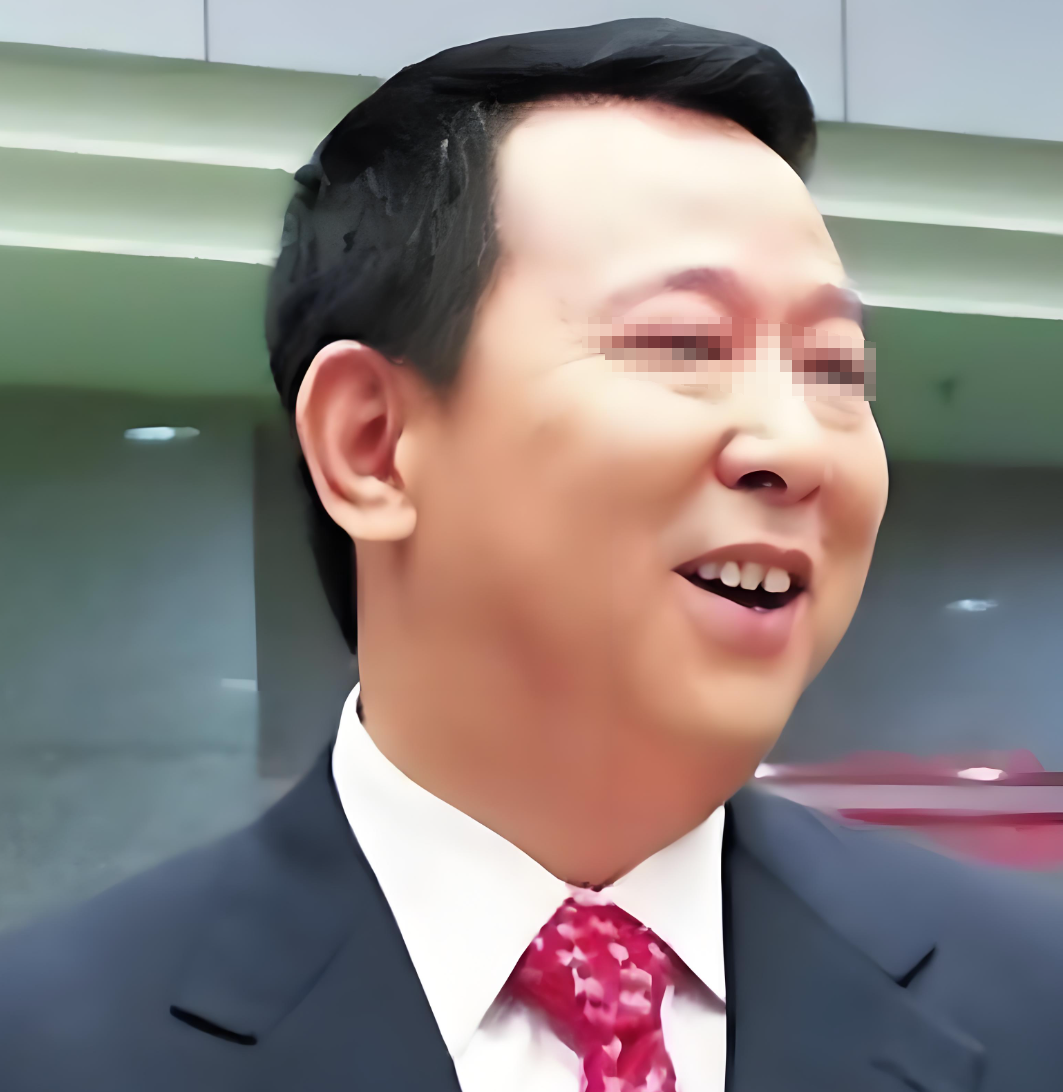 回顾亿万富翁袁宝璟:和妻子吻别后,头戴白围巾昂首走向行刑地点