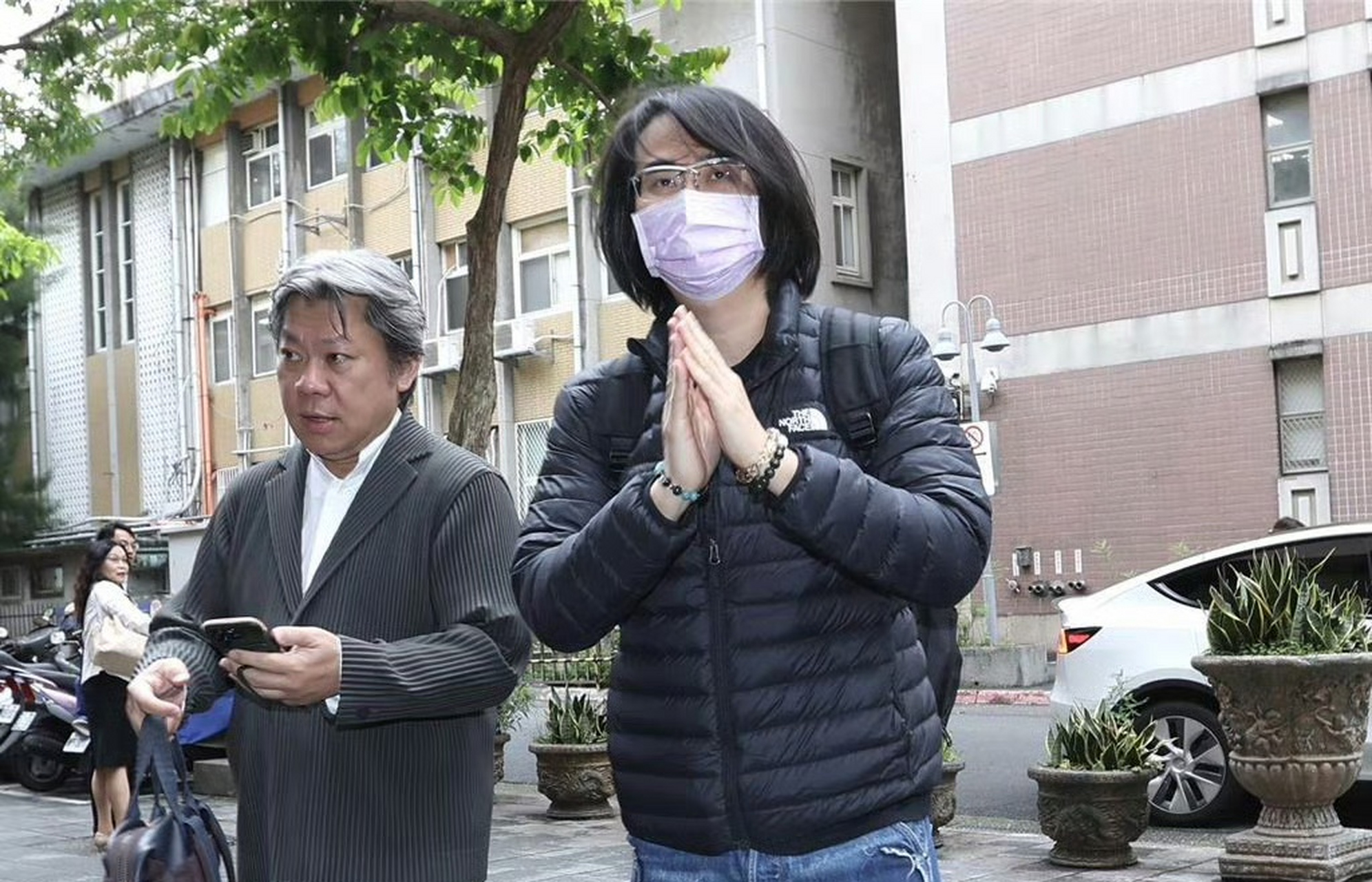 陈建宁詹雯婷出庭,可以先合唱一首月牙湾吗[左捂脸]