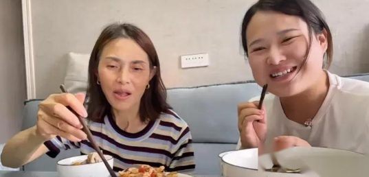 超小厨:婷妹三胎首公开,婆婆老公特别开心,网友直言:没必要!