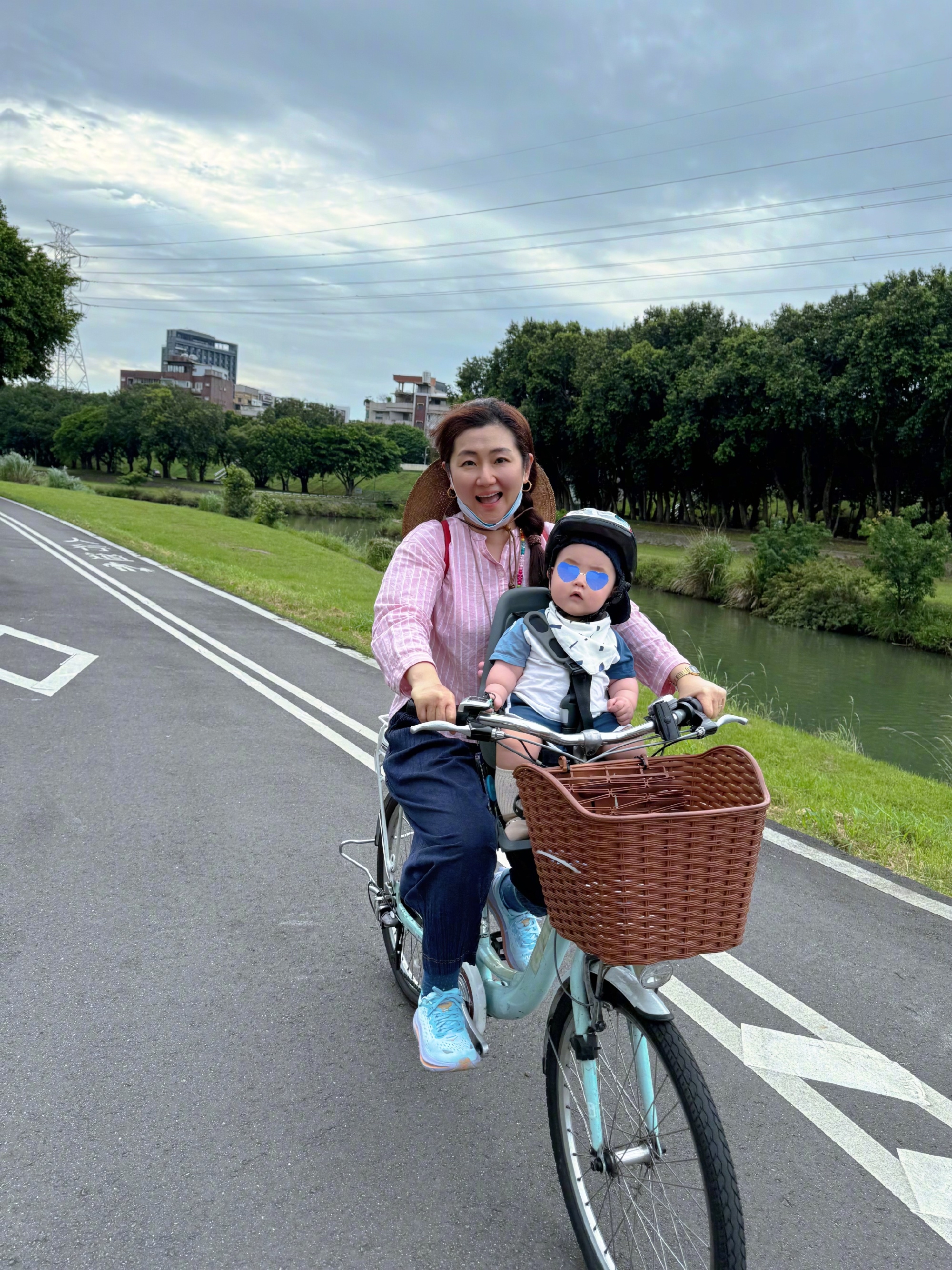 selina把儿子小腰果养得好好,白白胖胖的,看起来好好捏