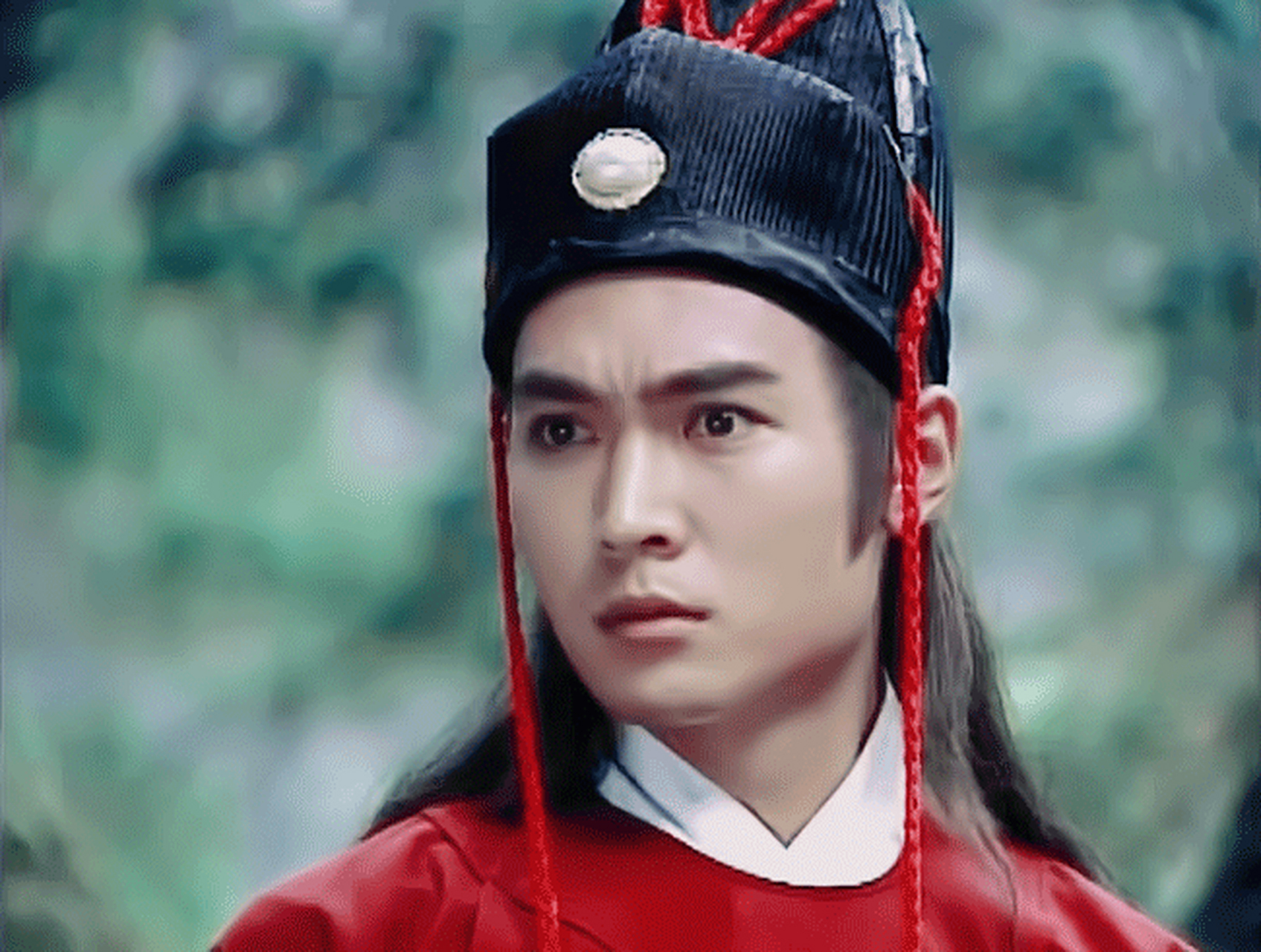 历代展昭都是大帅哥:焦恩俊,何家劲,甄志强等,但最经典的莫过于