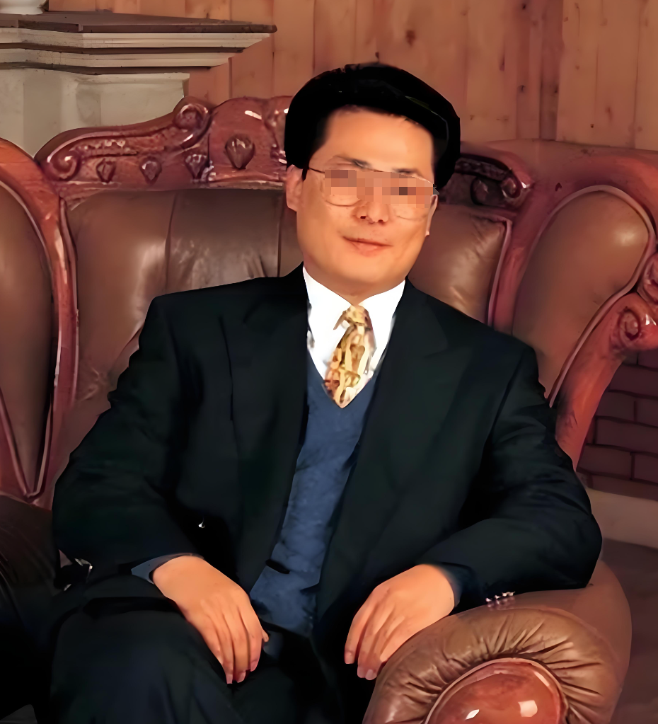 回顾亿万富翁袁宝璟:和妻子吻别后,头戴白围巾昂首走向行刑地点