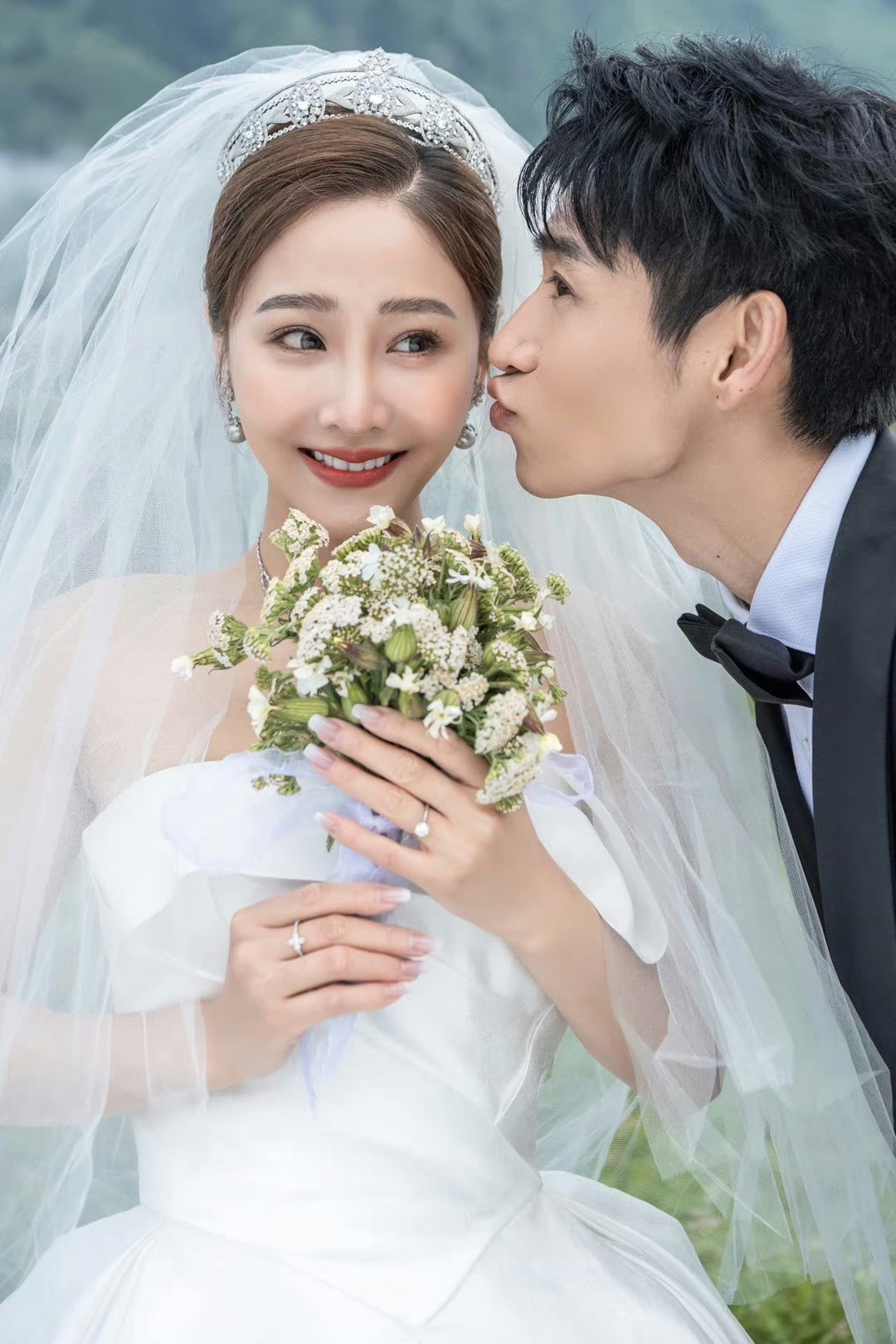 魏晨在阿勒泰拍的婚纱照感觉比一些国外大片还美