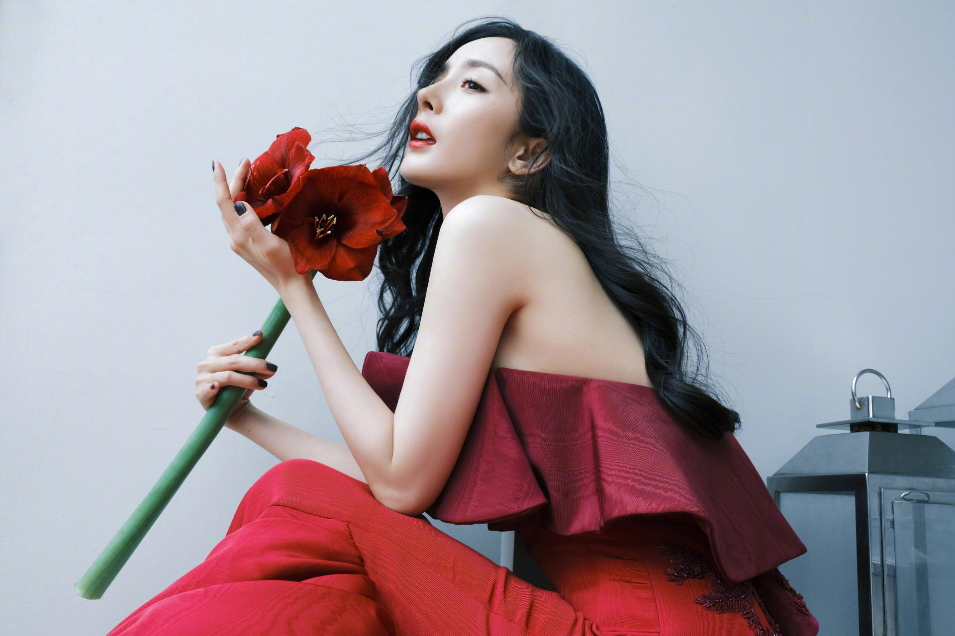 杨幂是国内知名女演员,粉丝众多.