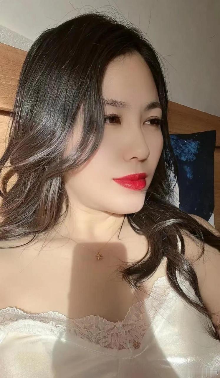 有谁知道睡衣风韵的阿姨到底有没有一种独特的魅力呢? ?