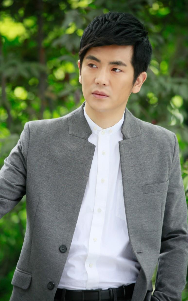 1975年出生的张晓龙,老家是吉林辽源的.