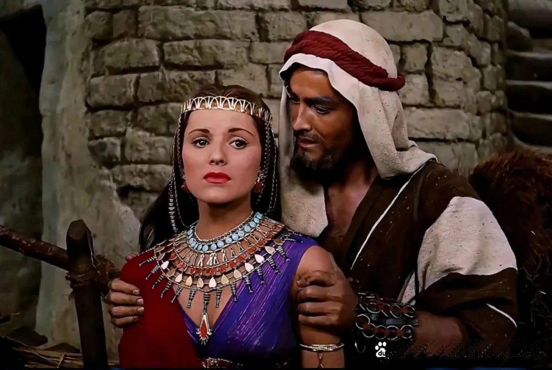 美国派拉蒙影业岀品的电影《十诫》,取材自《旧约圣经》的《出埃及记