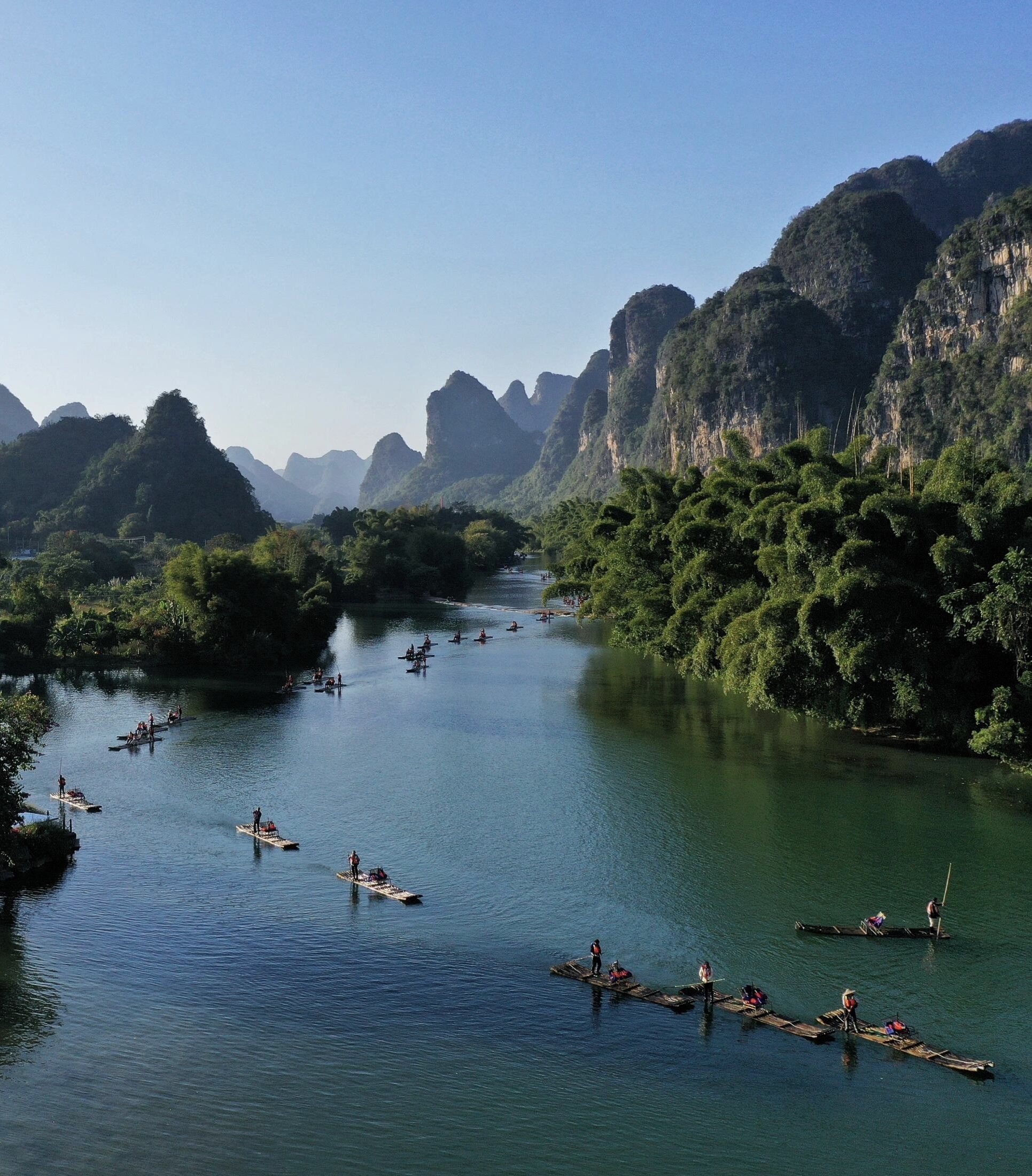 遇龙河,镶嵌在广西桂林市阳朔县的秀美之地,它是漓江在阳朔的璀璨分支