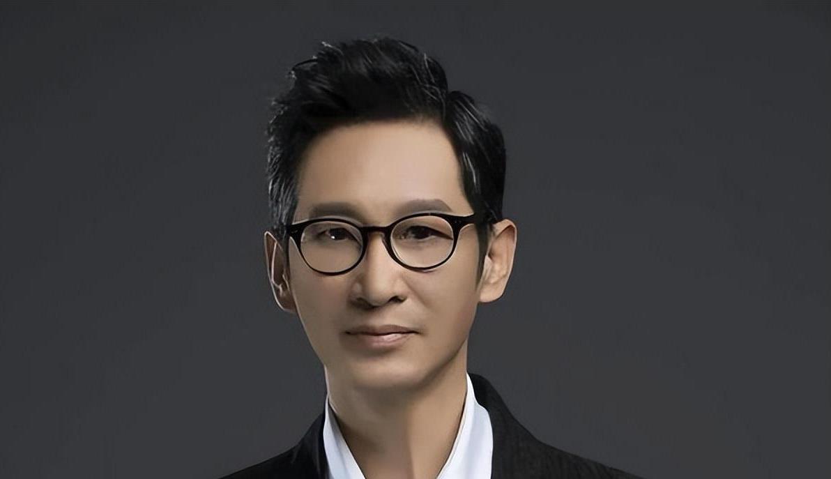 王劲松:戏路坎坷无惧,有戏演就行,如今没儿没女依旧很幸福