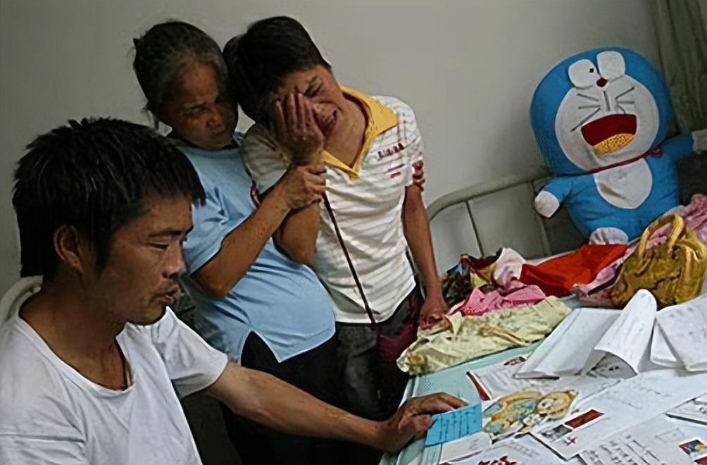 回顾:8岁女孩患癌症,偷偷写放弃治疗书等死,只为不想连累家人