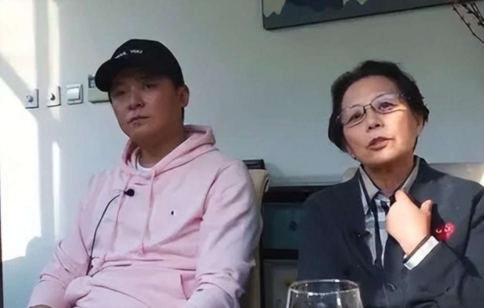 回顾朱雨辰:被亲妈强拆3段姻缘,因"妈宝男"44岁至今无人敢嫁