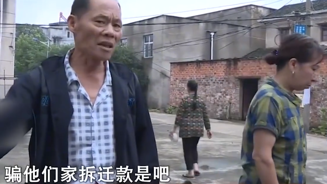 2021年,30岁网约车司机爱上大学女老师,结婚第二天女方却失踪了