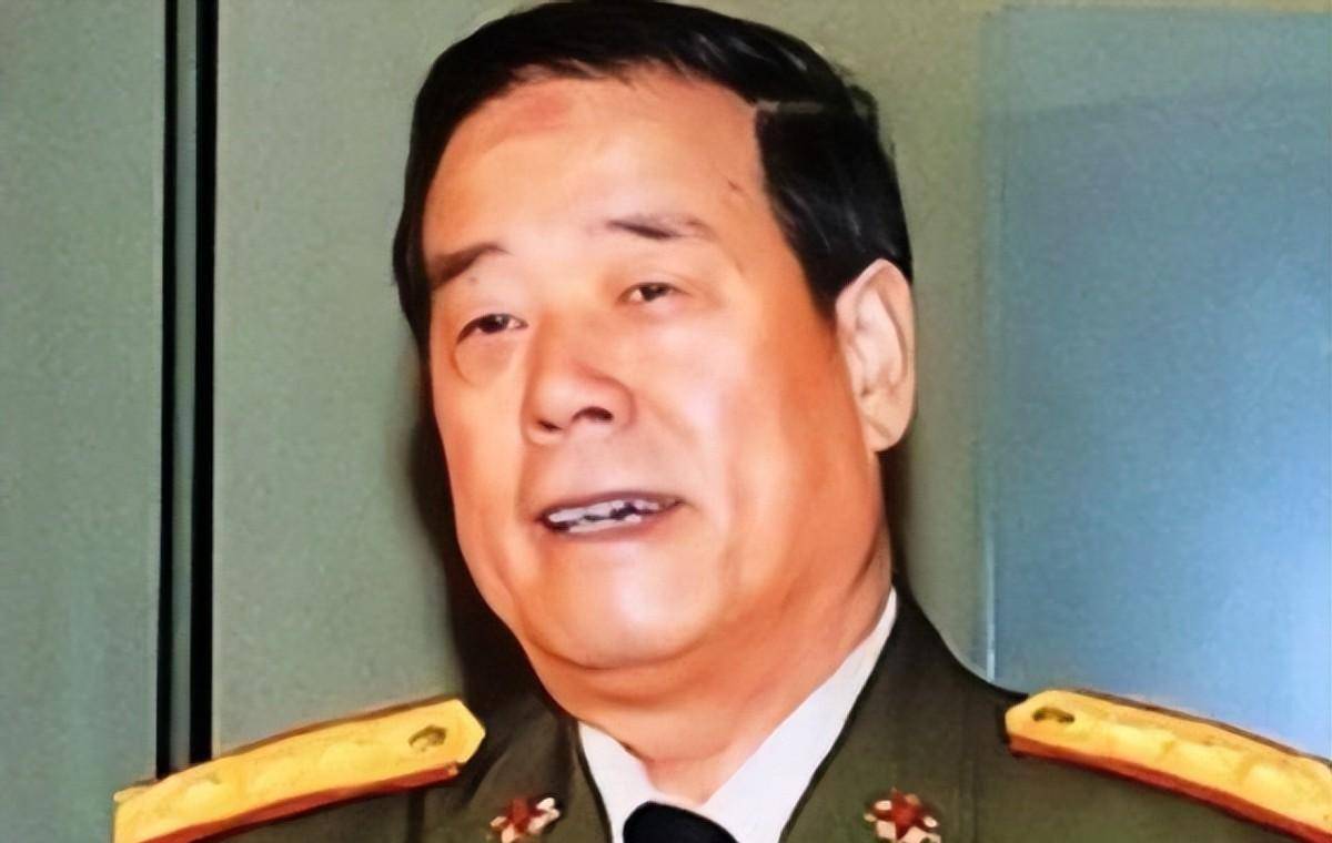 回顾张万年卸任总参谋长后,他成继任者,儿子是东部战区陆军副司令