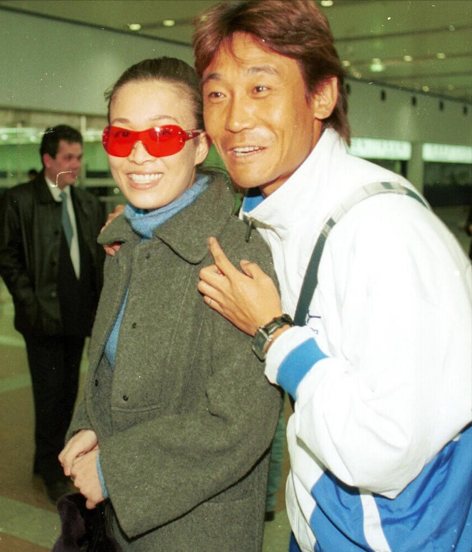天后那英情史:恋蔡国庆,与高峰未婚同居产子,受伤嫁孟桐获幸福
