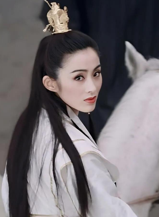 回顾来内地养老的8位香港女星,买别墅领退休金,个个大龄未婚