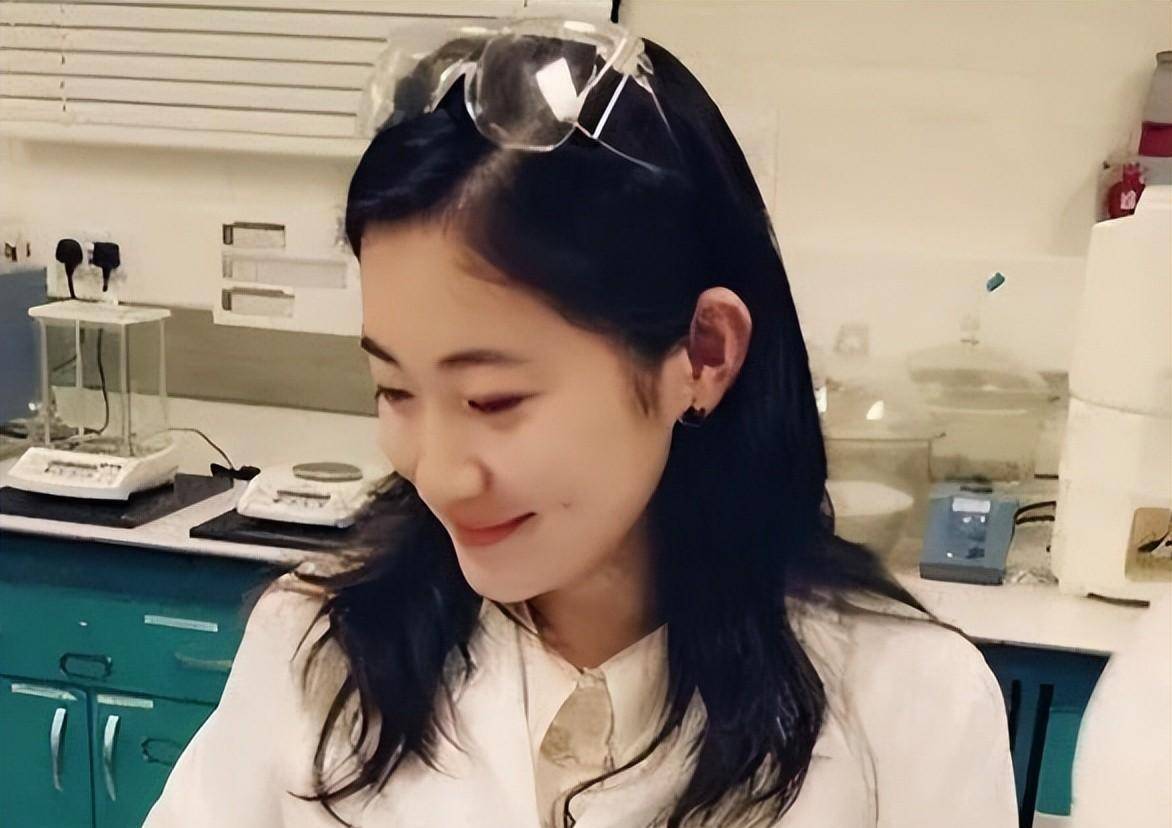 高考满分上清华的何碧玉,扬言宁可在美国饿死也不回国,现在如何