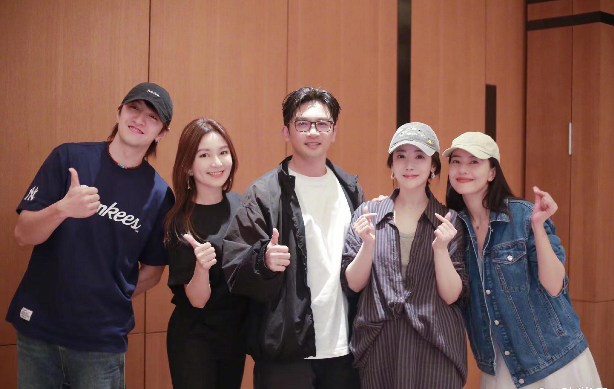 苏有朋演唱会成《倚天屠龙记》剧组小聚,高圆圆,陈秀丽,陈紫涵出席