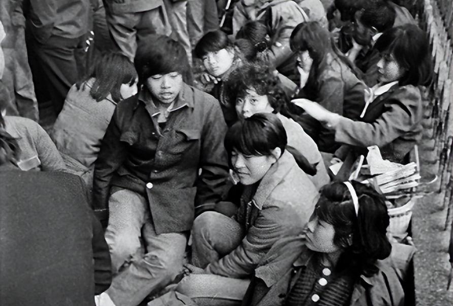 回顾:51岁工人瞒家里人去高考,毕业没公司敢要,无奈干回老本行