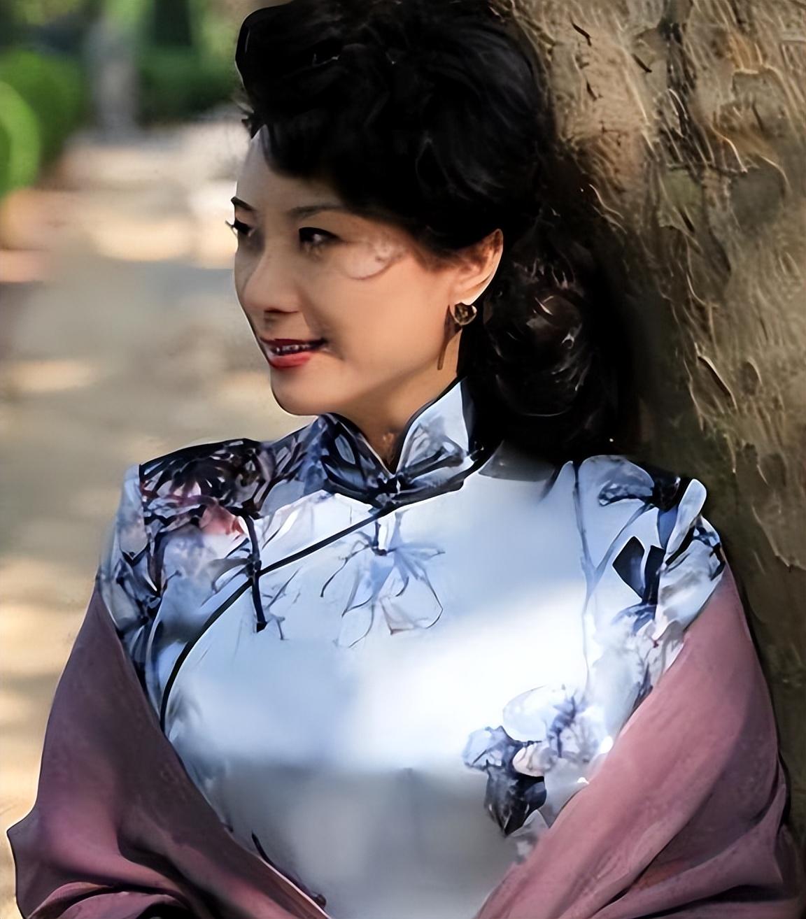 回顾:一级演员王静身材傲人长相佳,至今零绯闻,60岁婚姻成谜