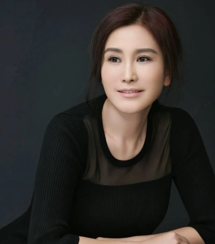 回顾王茜:嫁大自己23岁老公,丈夫离世后,和女儿相依为伴且幸福
