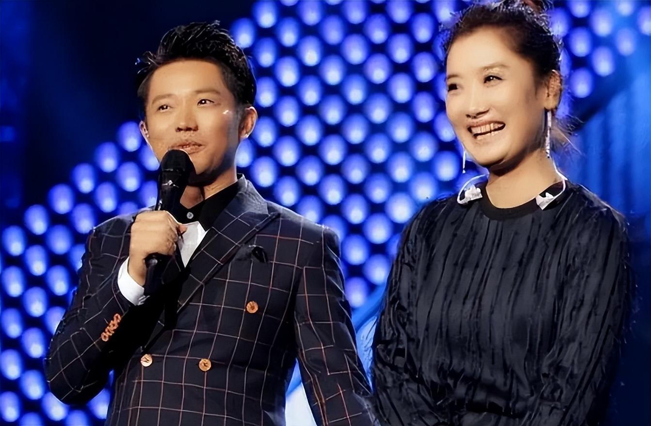 搭档23年没成夫妻,凤凰传奇怎么一个年入千万,一个却身负债务?