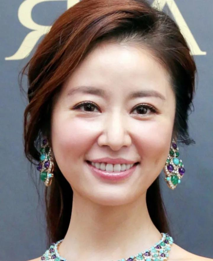 女子脸上有酒窝,常常有泪无处说,脸上酒窝难道是缺点