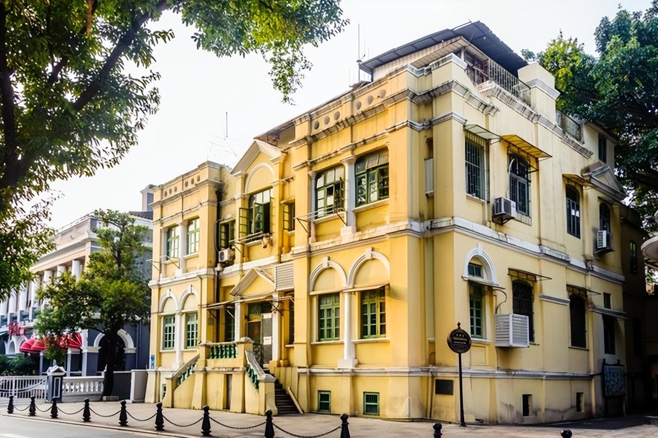 婆婆住院后,丈夫出差,我辞职陪床,街头偶遇让我马上选择离婚