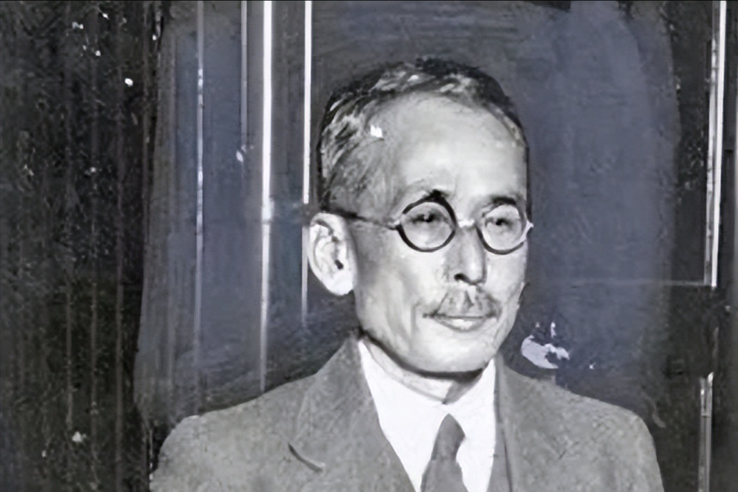 而在这历史的大舞台上,有一个被命运捉弄的角色——爱新觉罗.宪东.