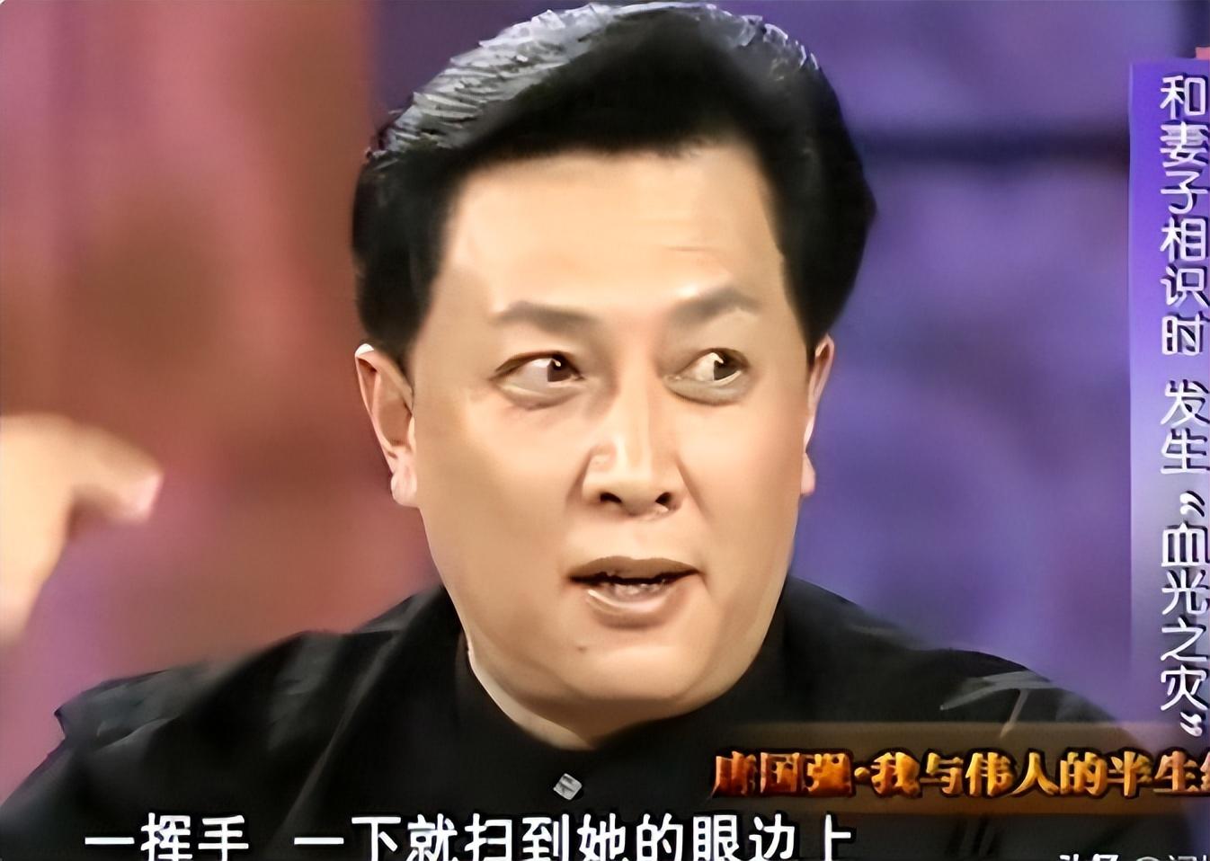 拍摄《冷血》时,俩人有不少合作的戏份,当时有一场打戏,唐国强不小心