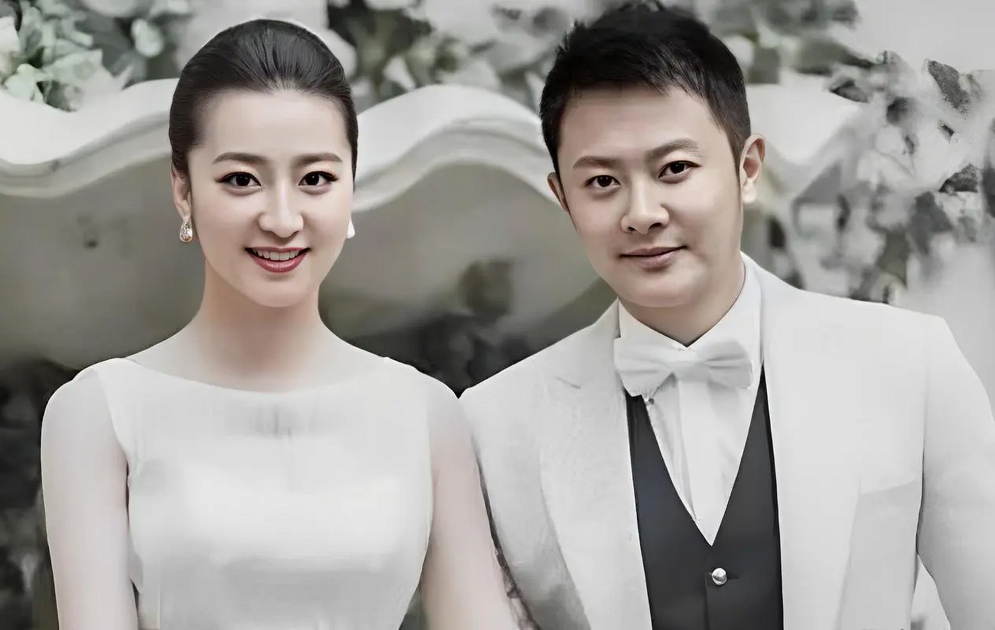 2015年,印小天花了400万迎娶了妻子哈琳娜,可是孩子出生后,他却发现