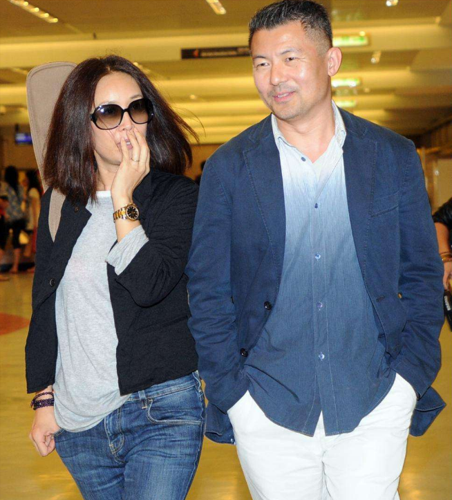 天后那英情史:恋蔡国庆,与高峰未婚同居产子,受伤嫁孟桐获幸福