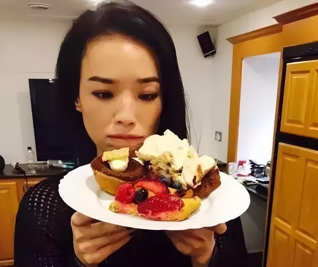 盘点人前一套人后一套,表面上素食主义者,实则无肉不欢的明星们