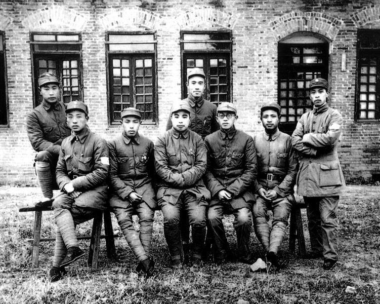 八路军军区副司令黄骅遇害后,妻儿离奇"消失",2007年才被找到