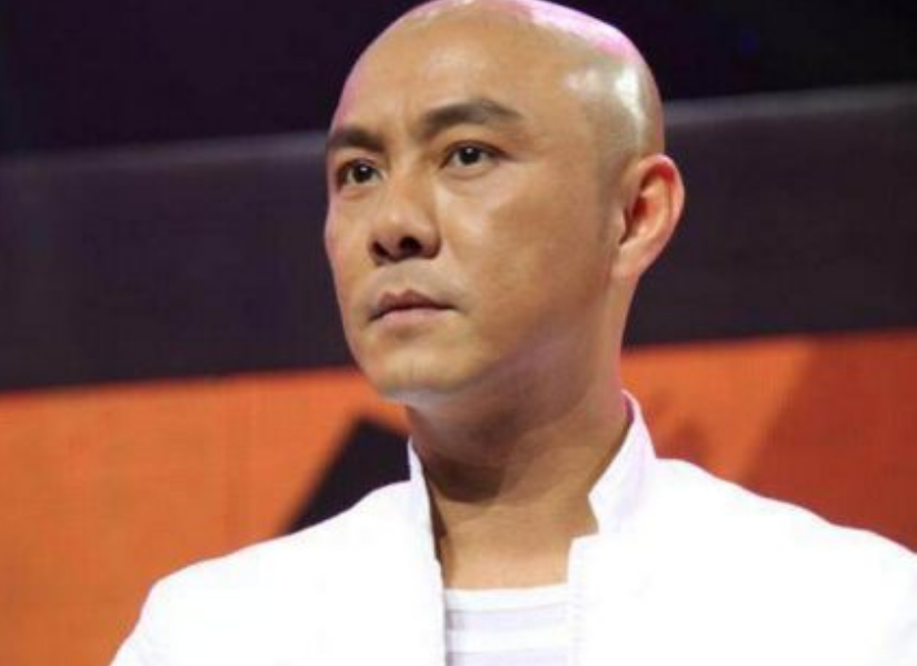 在一次拍摄现场,张卫健和谢霆锋,因为打人事件,名声再次受到影响.