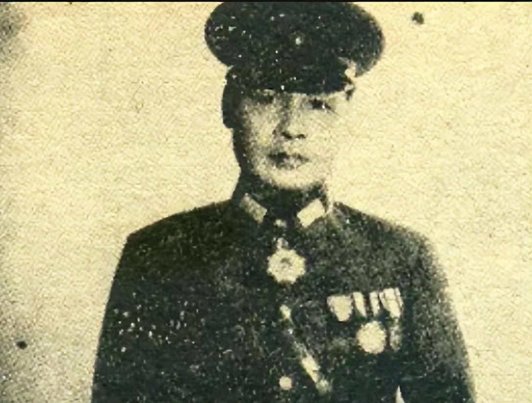 在信中,杨虎邀请他第二天到蟠龙路公馆叙旧.