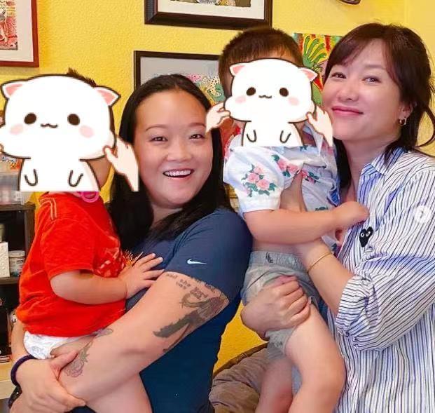 徐静蕾已经47岁了,就在前不久,有网友爆料徐静蕾已经悄悄地有两个孩子