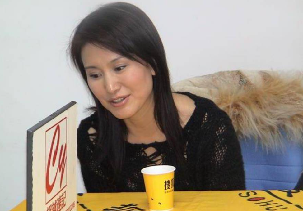 回顾王茜:嫁大自己23岁老公,丈夫离世后,和女儿相依为伴且幸福