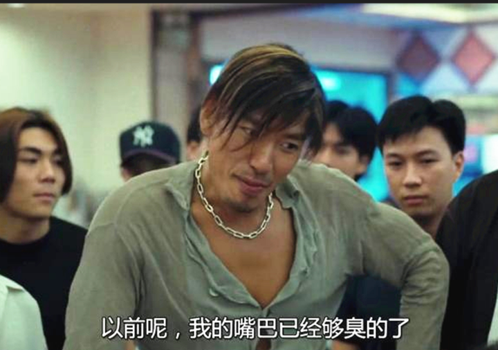 张耀扬凭借着《古惑仔》被内地观众熟知,然而在2014年被媒体曝出吸d被