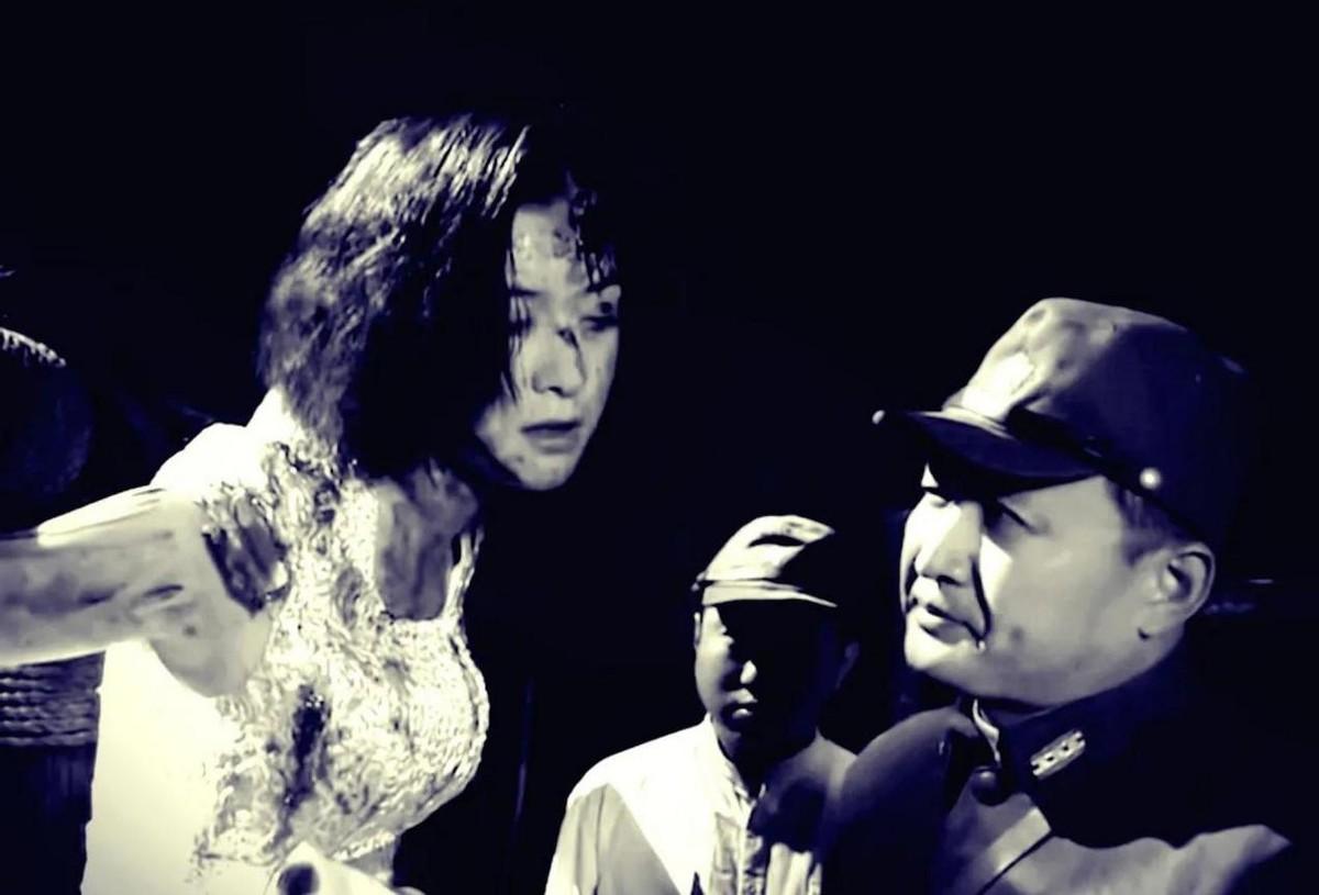 女地下党受刑时拒不招供,在毛森审问第一句后,才知身份已暴露