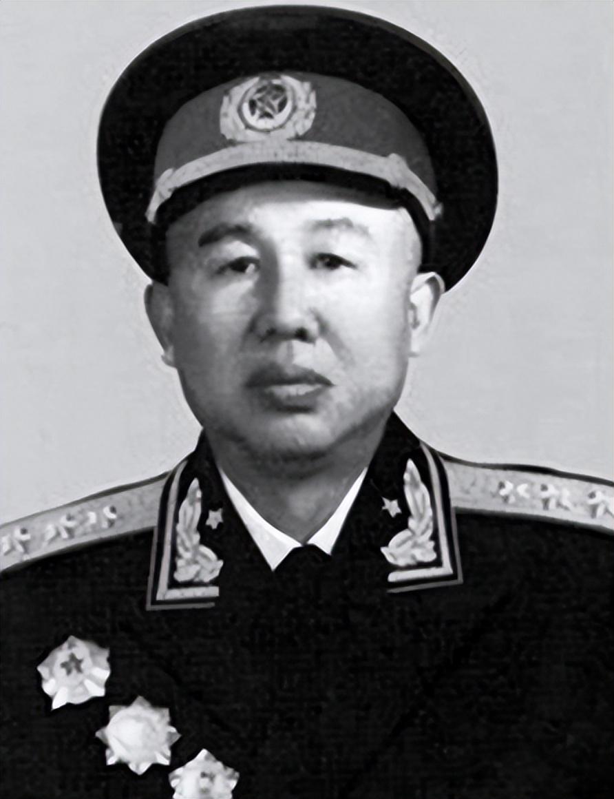 担任解放军军事学院政委,期间,他被告了黑状,一句轻飘飘的"王平早就