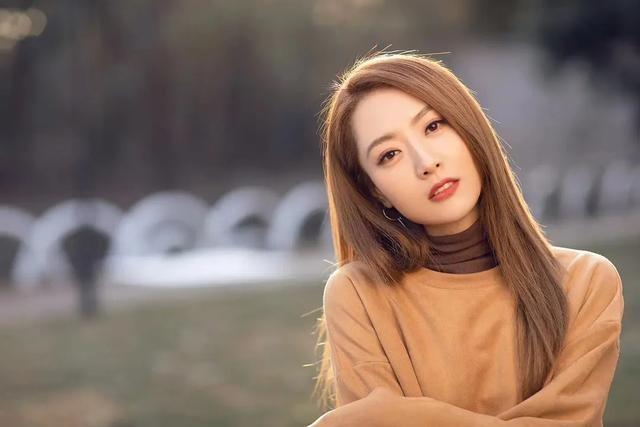 丁一一米八八的身高,小她两岁的年纪,加上粘人的性子,把白冰迷的晕头