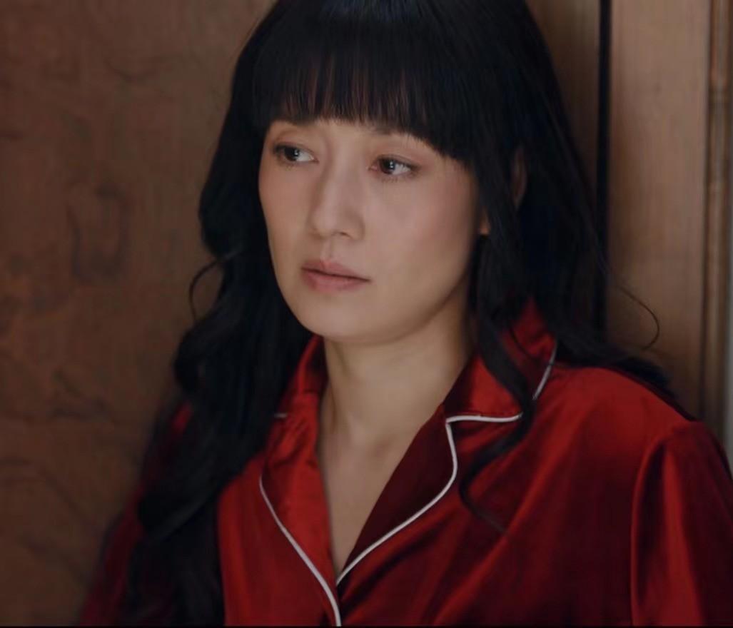 清醒点吧中年女演员!年过半百还"强行装嫩",美颜开再大都没用