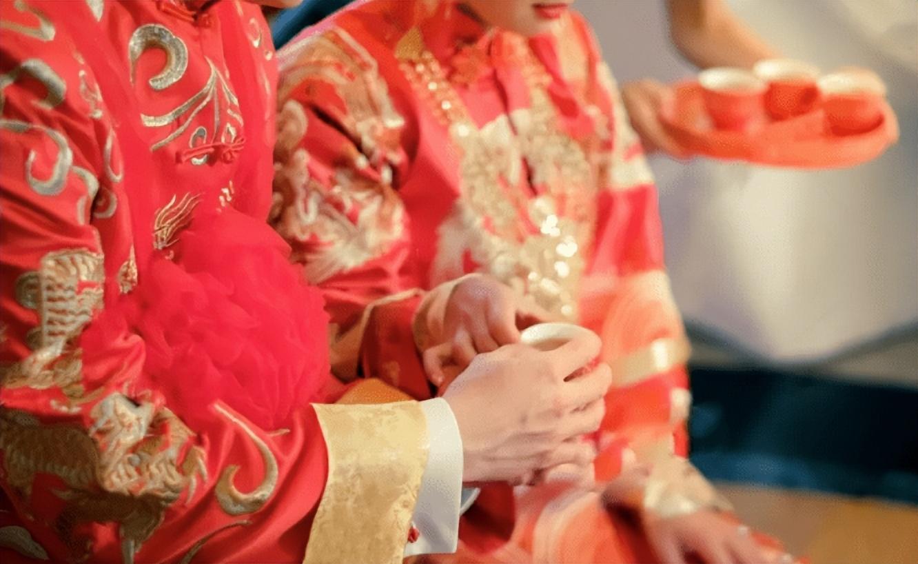 而为他买单的还有陈家人,每个月固定的房贷,并没有因为陈冰涛的犯罪而